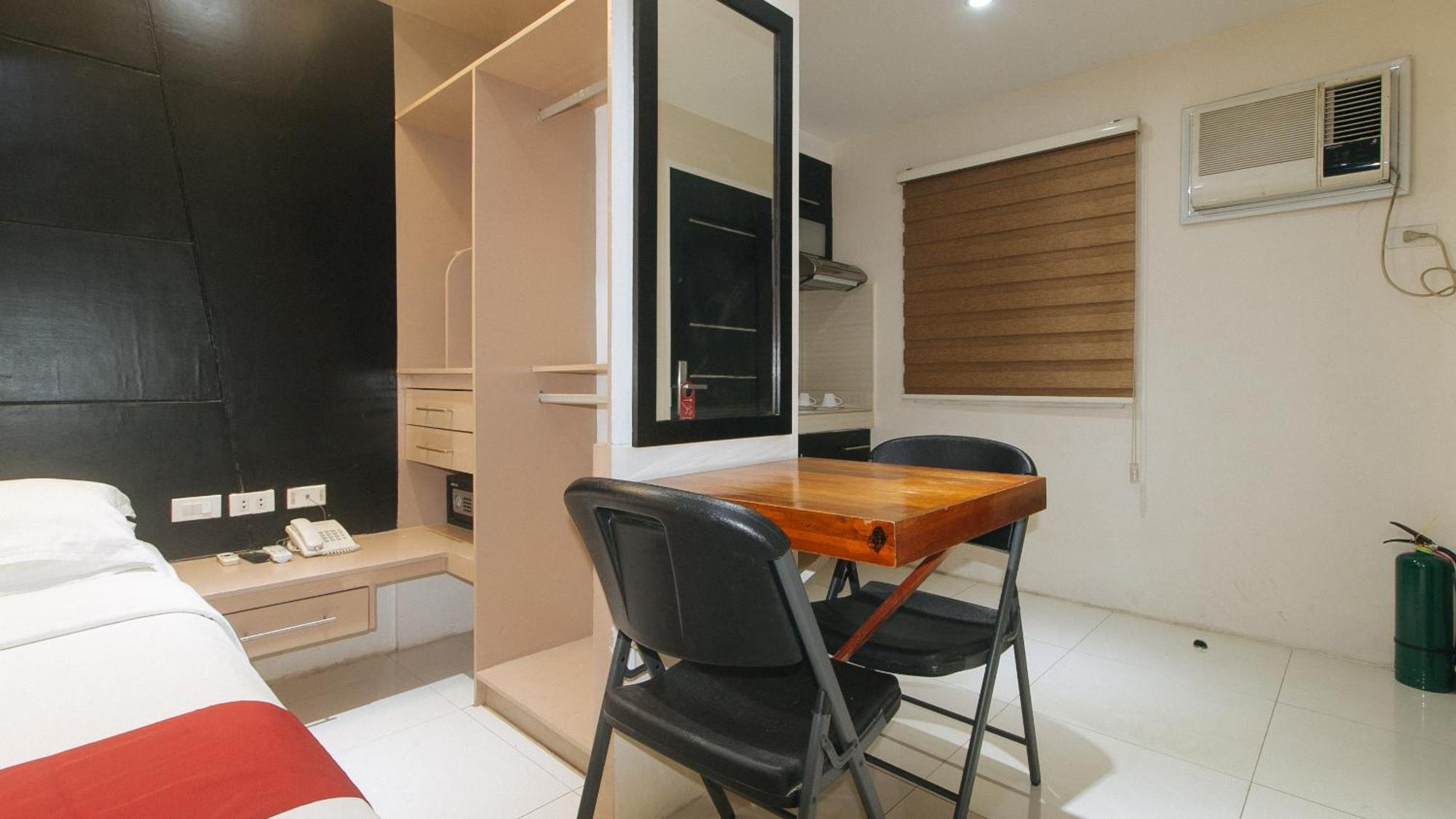 Reddoorz At Grand Apartelle Hernan Cortes Cebu Stadt Exterior foto