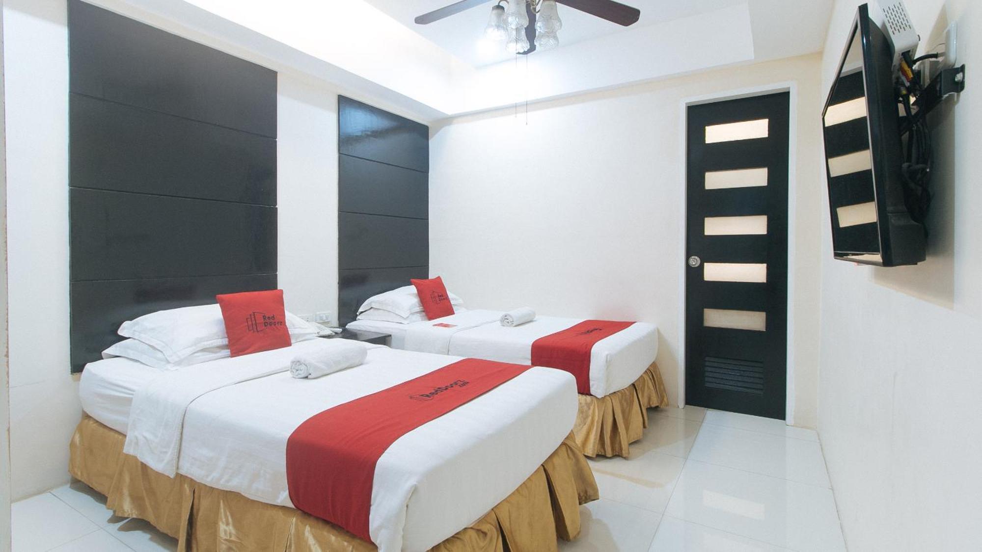 Reddoorz At Grand Apartelle Hernan Cortes Cebu Stadt Exterior foto
