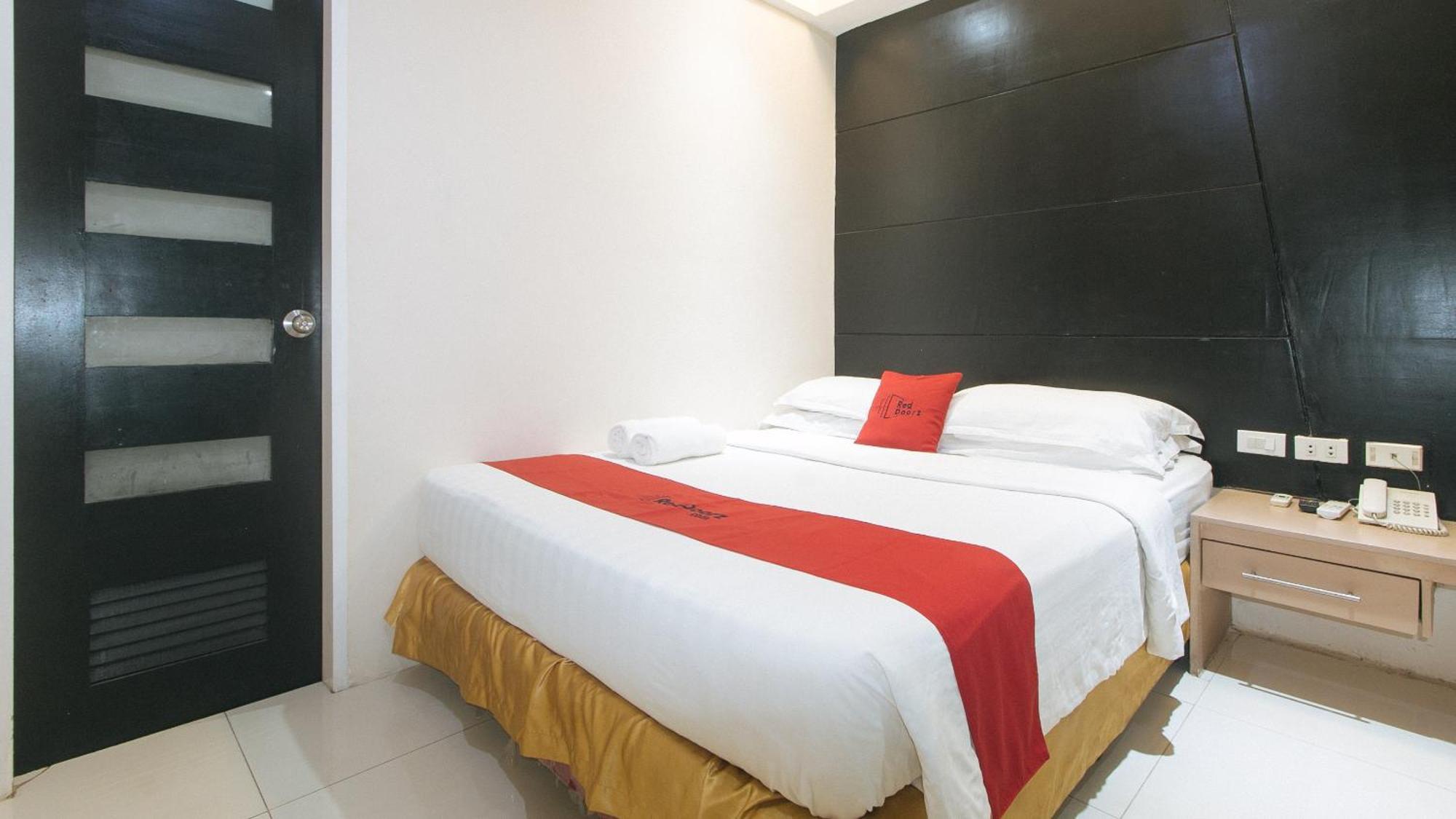 Reddoorz At Grand Apartelle Hernan Cortes Cebu Stadt Exterior foto